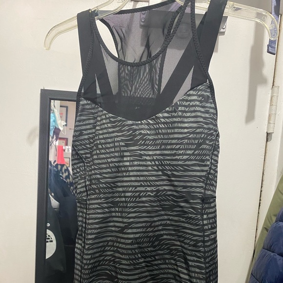 Lululemon Running in the City Tank 8 - Picture 1 of 2